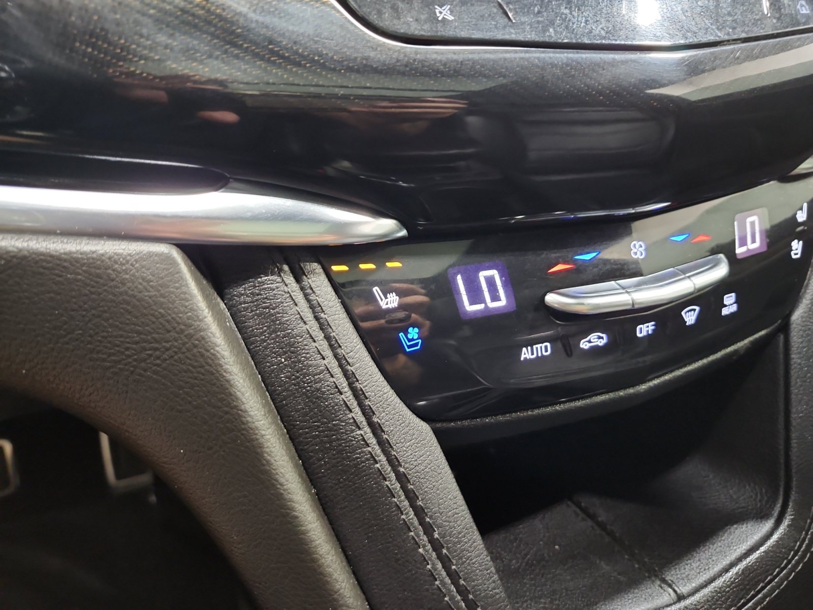 Used 2020 Cadillac XT6 Sport w/ Platinum Package AWD/4WD image 22