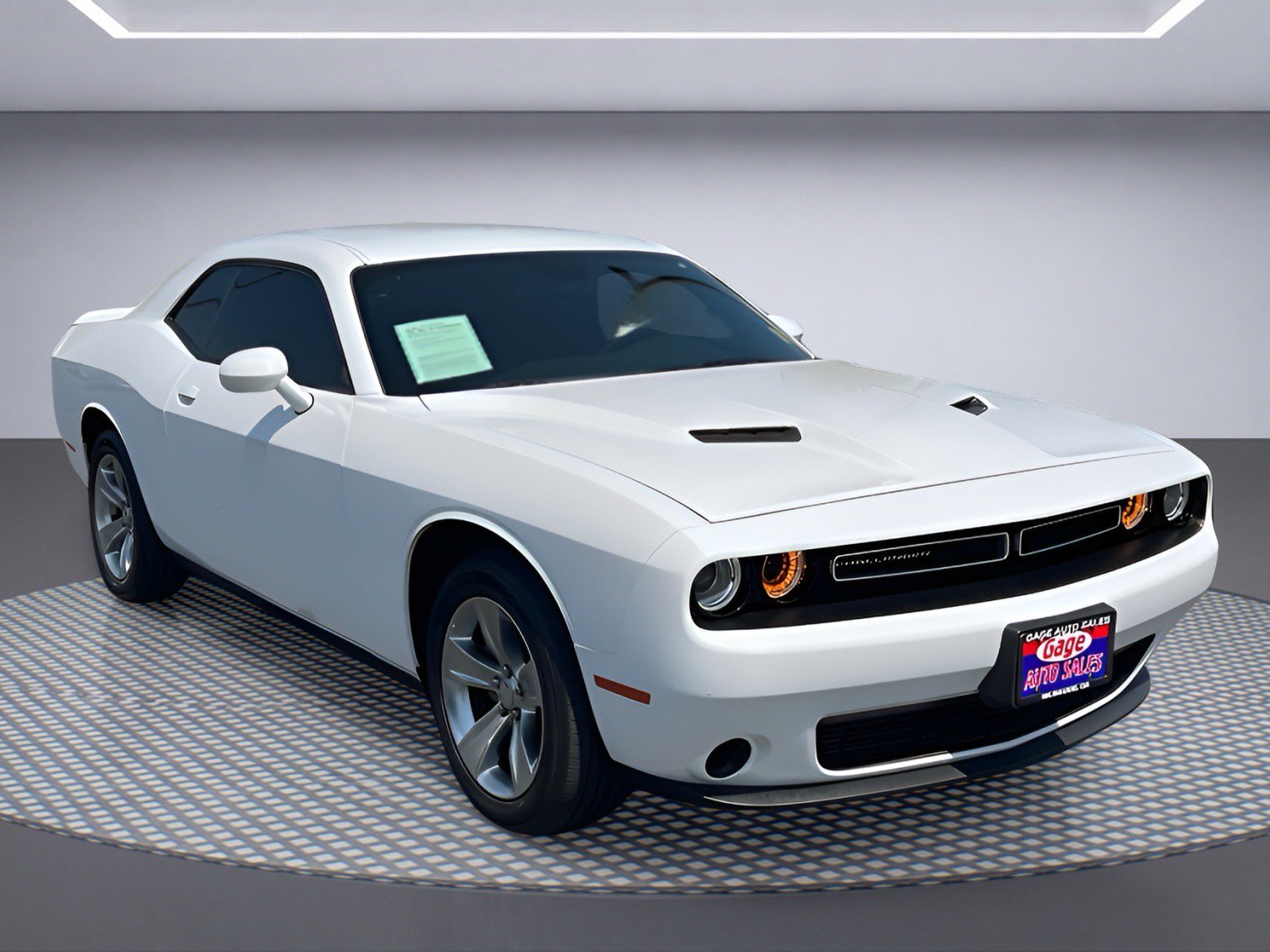 Used 2021 Dodge Challenger SXT RWD image 8