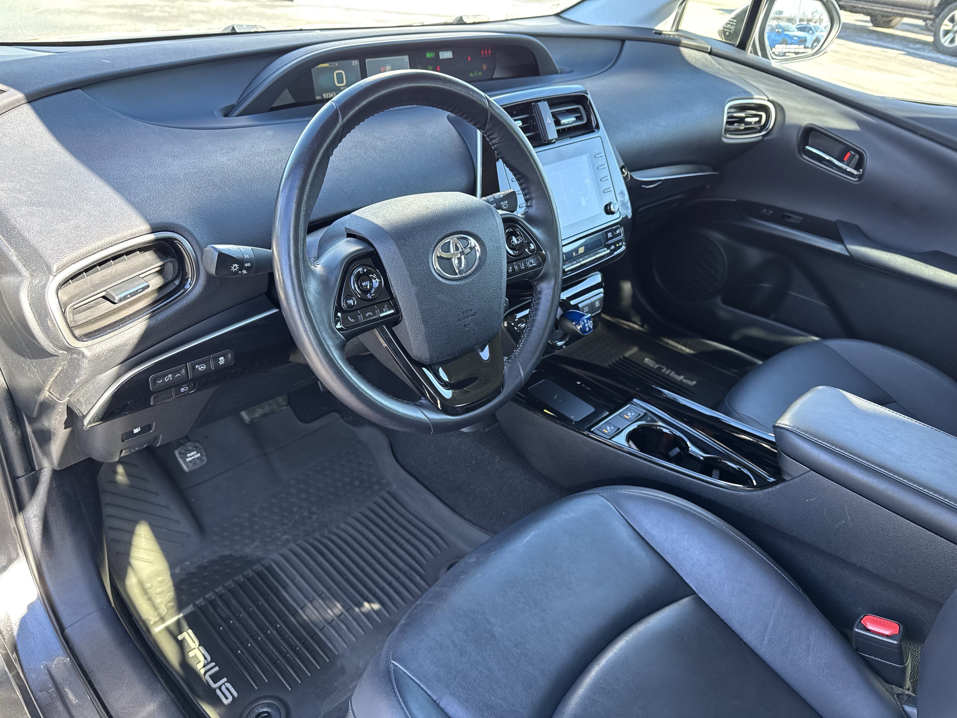 Used 2021 Toyota Prius L Eco image 28