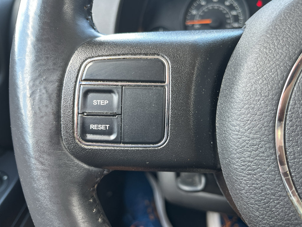 Used 2016 Jeep Patriot Latitude FWD image 15