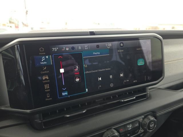 Used 2025 Jeep Wrangler Unlimited Sahara w/ Safety Group image 23