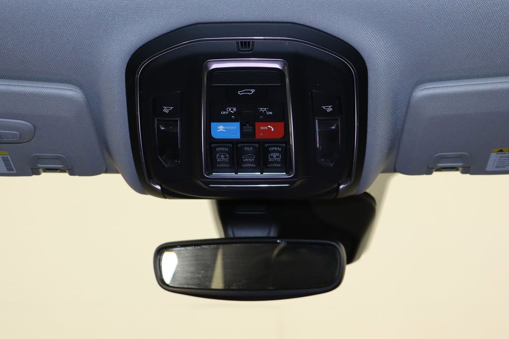 Used 2023 Jeep Grand Cherokee Limited AWD/4WD image 28