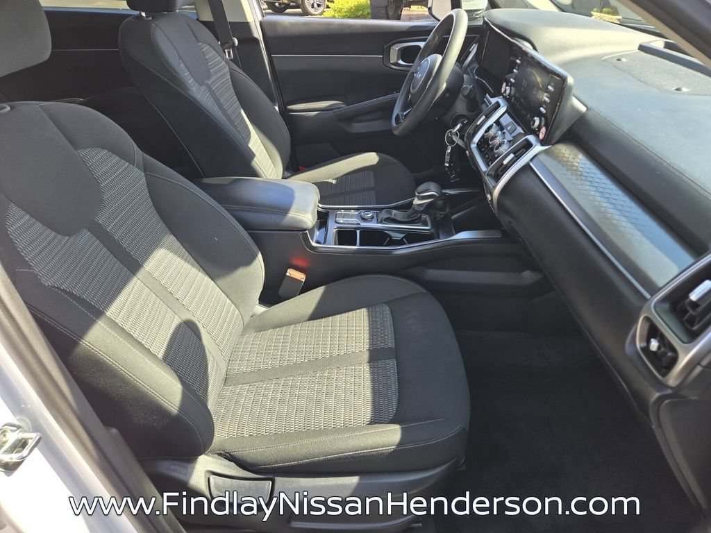 Used 2022 Kia Sorento LX AWD/4WD image 17