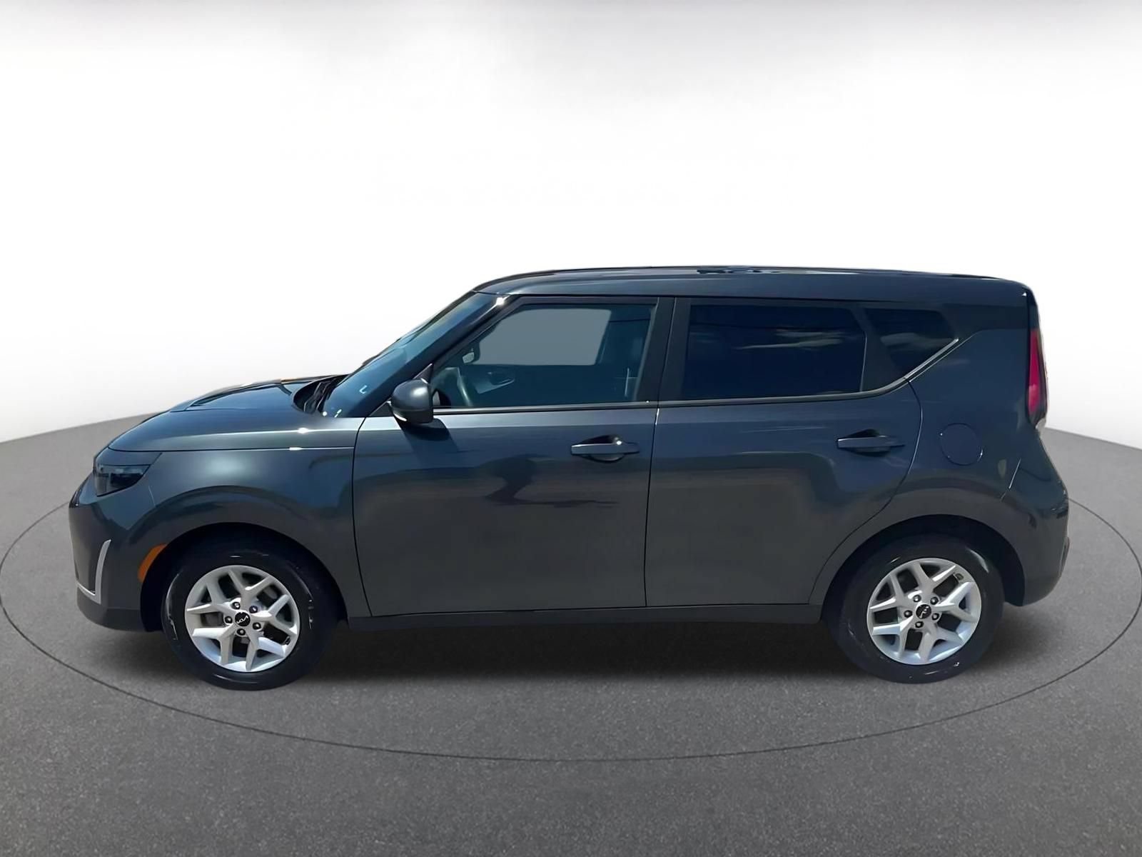 Used 2025 Kia Soul LX w/ LX Technology Package FWD image 9
