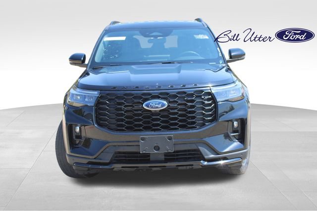 Used 2025 Ford Explorer ST-Line w/ ST-Line Street Pack AWD/4WD image 2