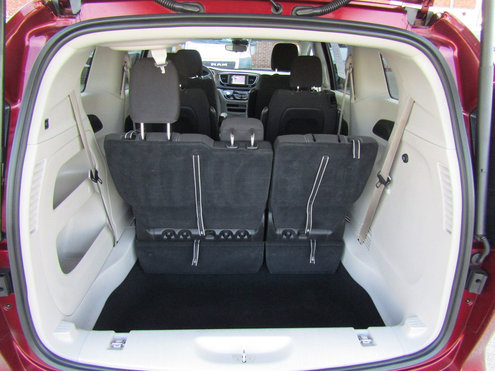 Used 2023 Chrysler Voyager LX FWD image 15