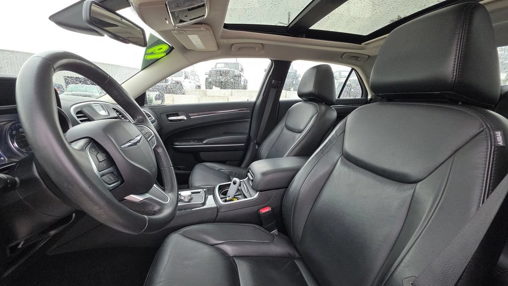 Used 2019 Chrysler 300 Touring w/ Quick Order Package 2EF RWD image 20