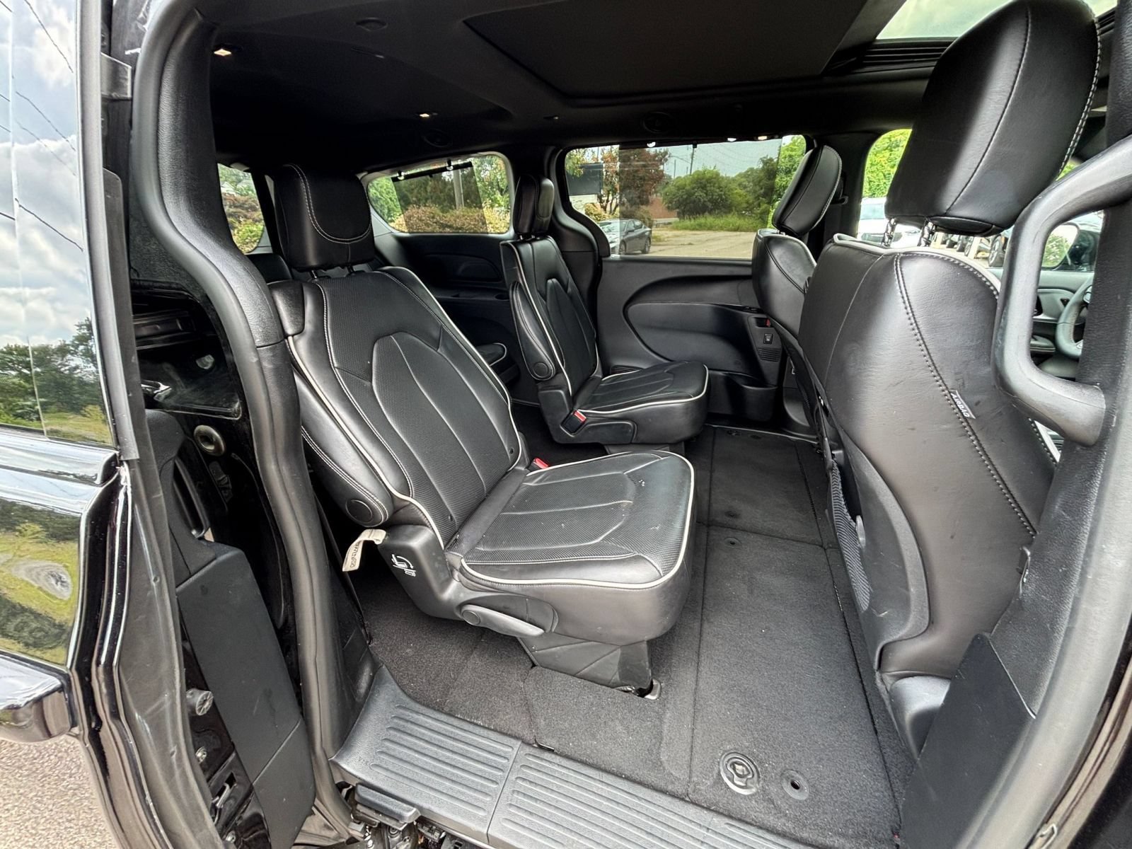 Used 2025 Chrysler Pacifica Limited FWD image 43