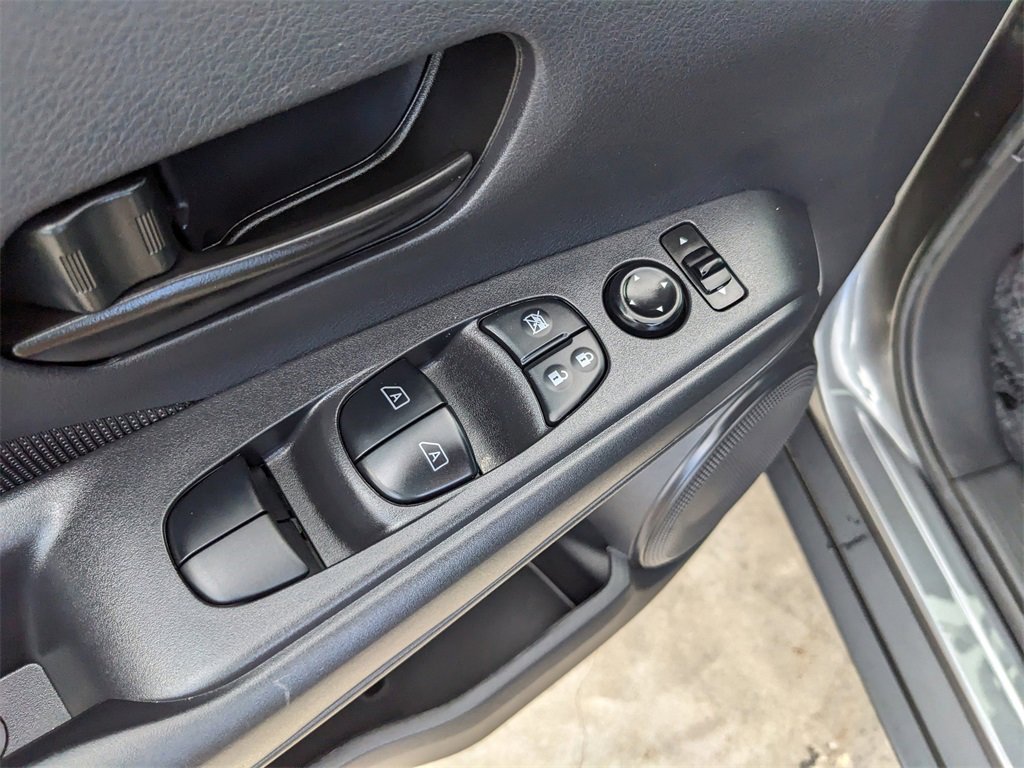 Used 2022 Nissan Kicks S image 20