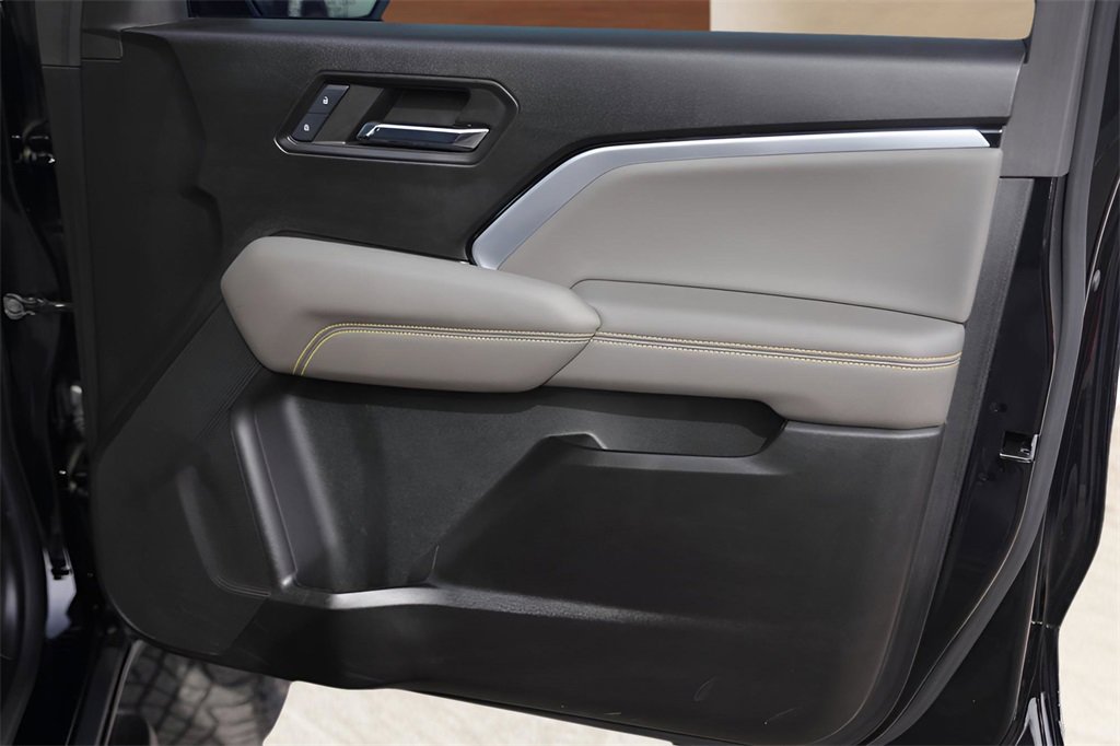 Used 2024 Chevrolet Colorado ZR2 w/ ZR2 Convenience Package III image 29