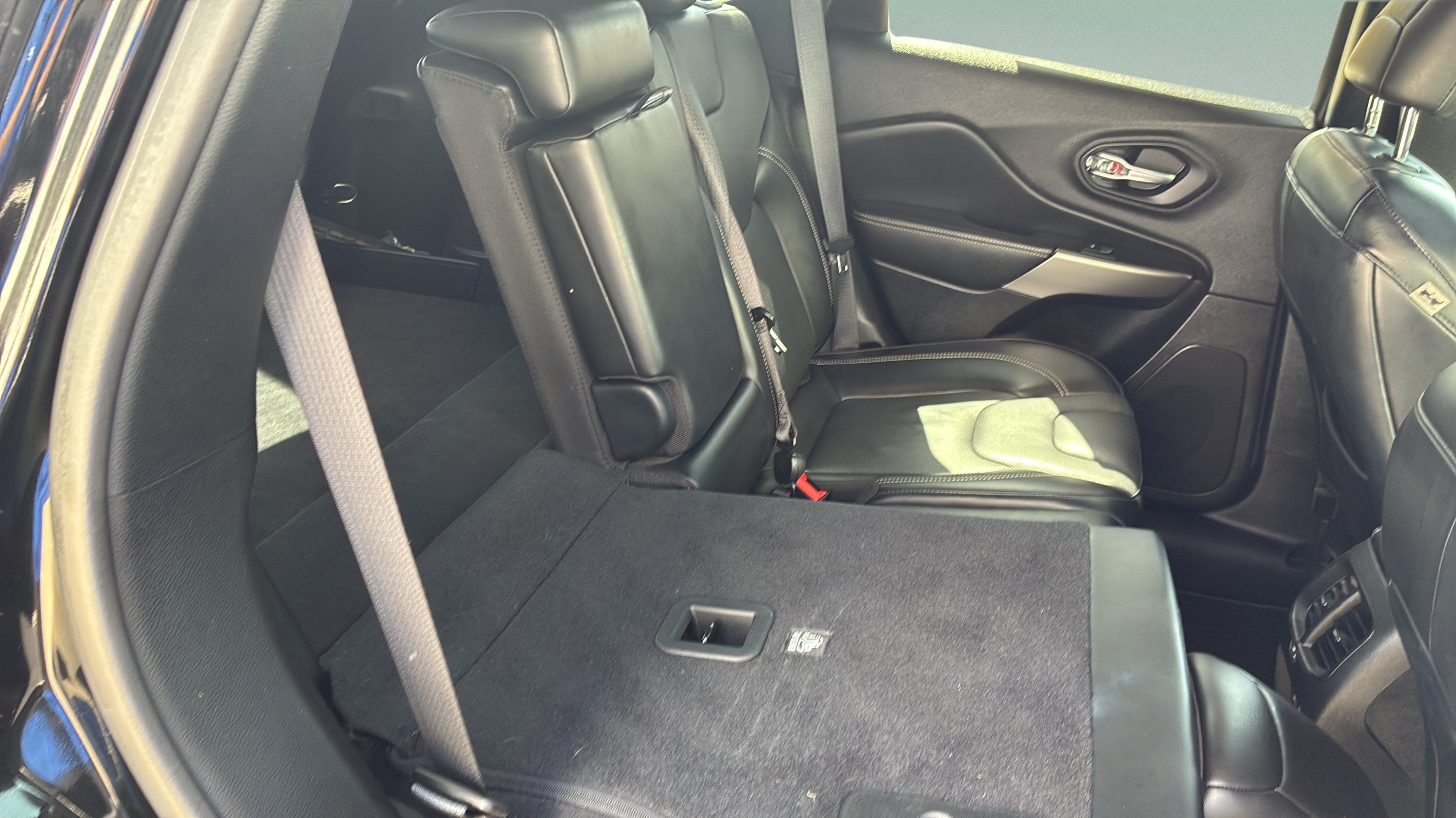 Used 2021 Jeep Cherokee Latitude Lux 80th Anniv w/ Quick Order Package 26U 80TH FWD image 25