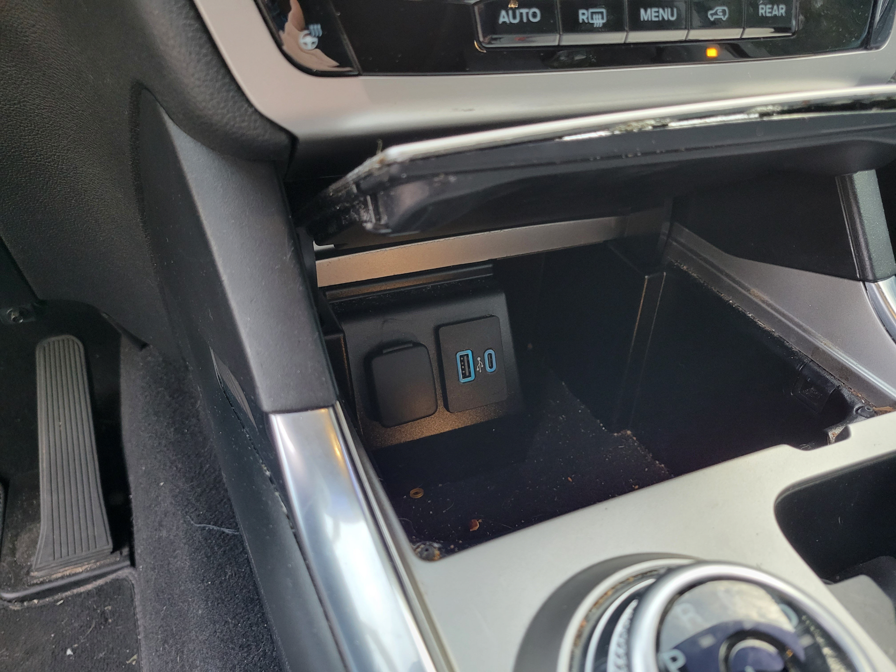Used 2021 Ford Explorer XLT w/ Equipment Group 202A RWD image 22
