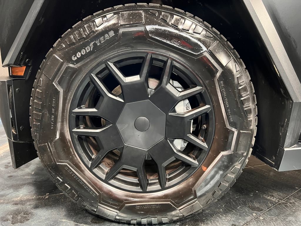 Used 2024 Tesla Cybertruck Cyberbeast image 27