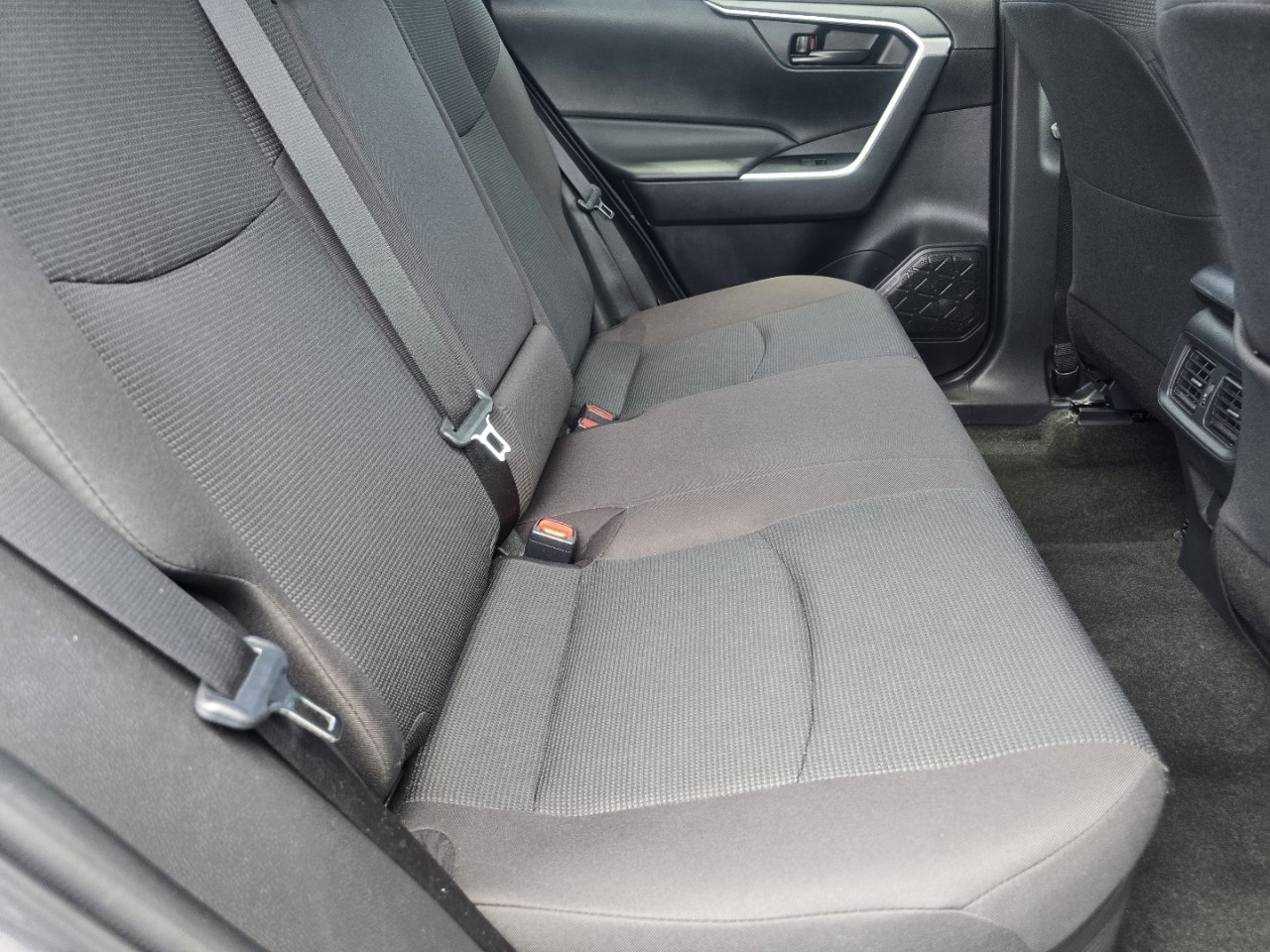 Used 2024 Toyota RAV4 LE AWD/4WD image 19