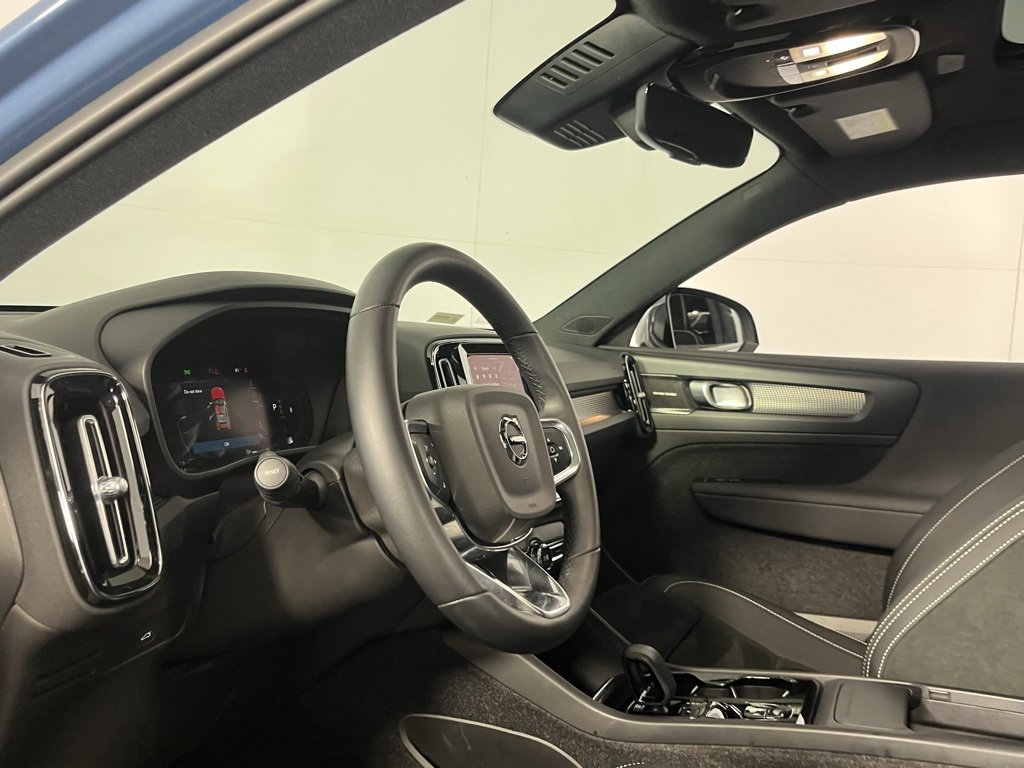 Used 2023 Volvo XC40 B5 Ultimate w/ Protection Package image 26