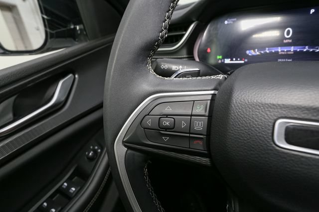 Used 2023 Jeep Grand Cherokee Altitude AWD/4WD image 32