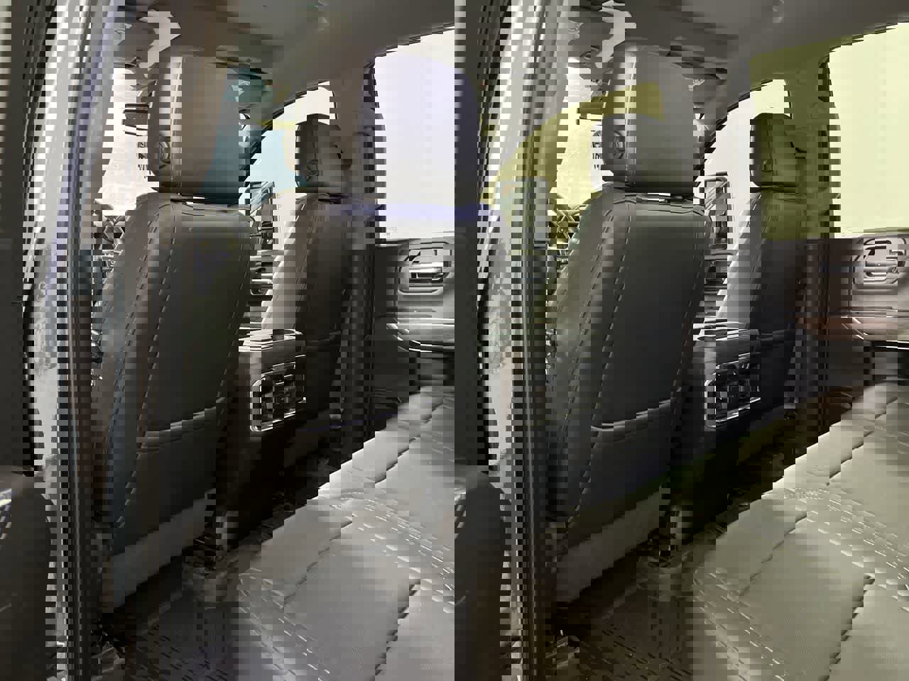 Used 2020 Chevrolet Silverado 2500 LTZ w/ LTZ Plus Package image 24