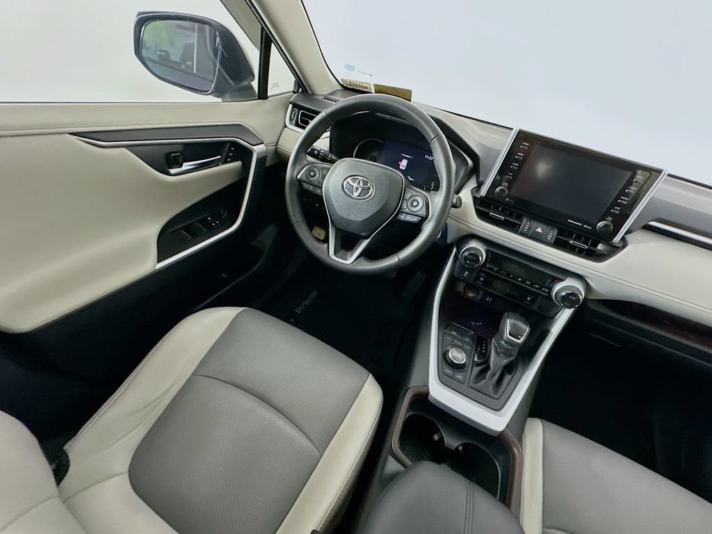 Used 2019 Toyota RAV4 Limited w/ Cold Weather Package AWD/4WD image 9