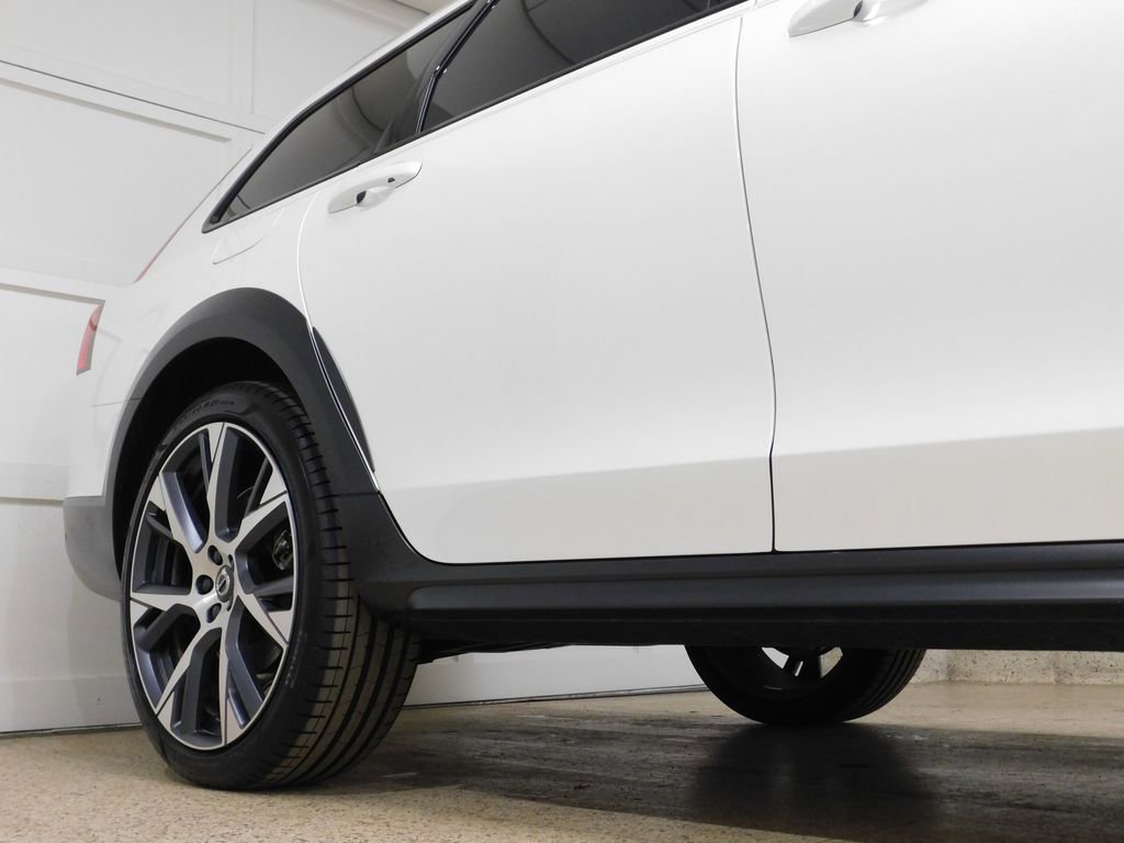 Used 2026 Volvo V90 B6 Cross Country Ultra image 8