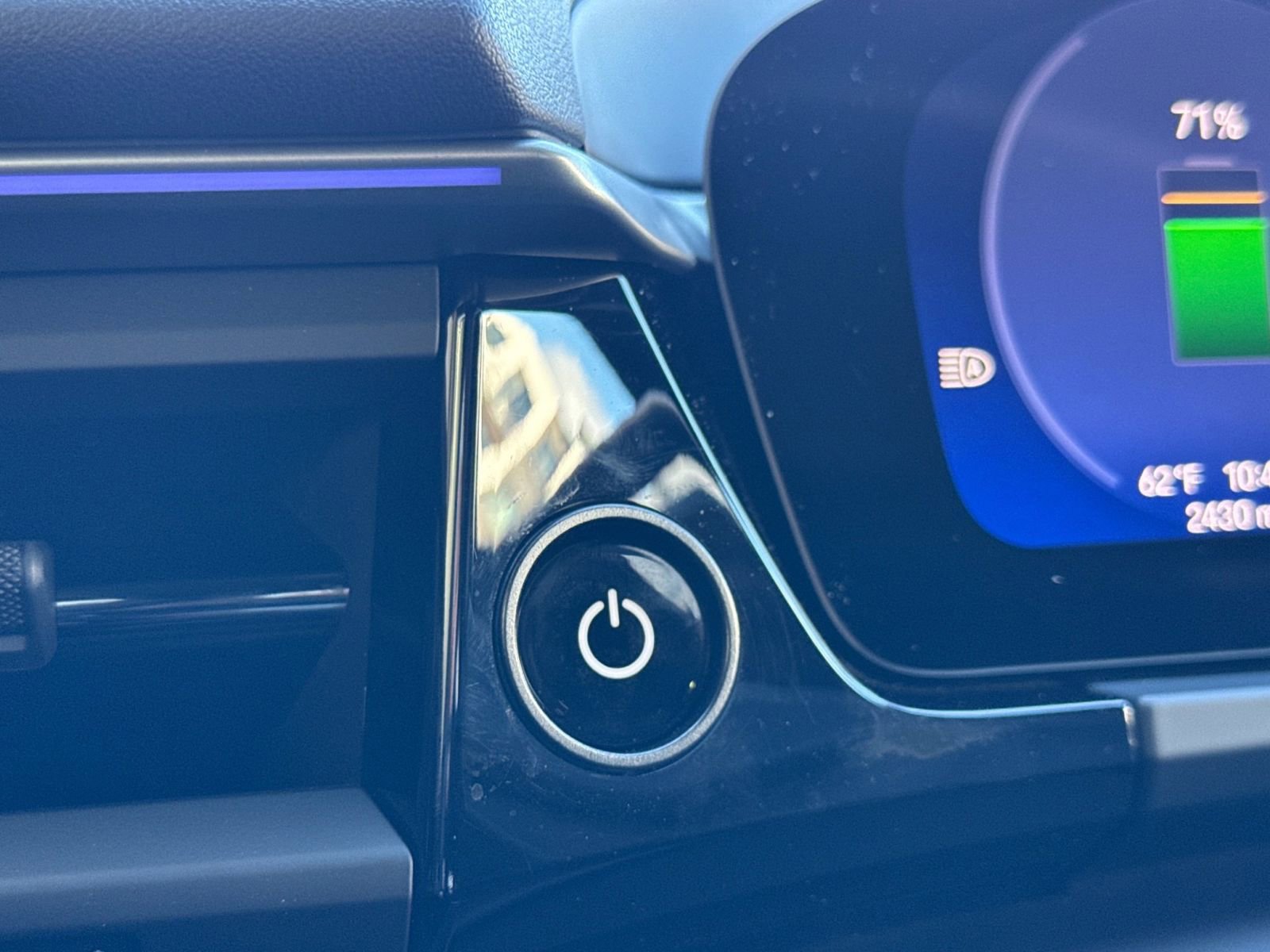 Certified 2025 Porsche Macan 4 Electric AWD/4WD image 27