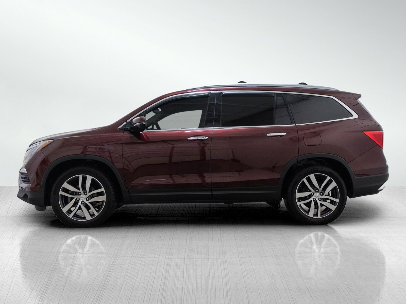 Used 2018 Honda Pilot Touring image 3
