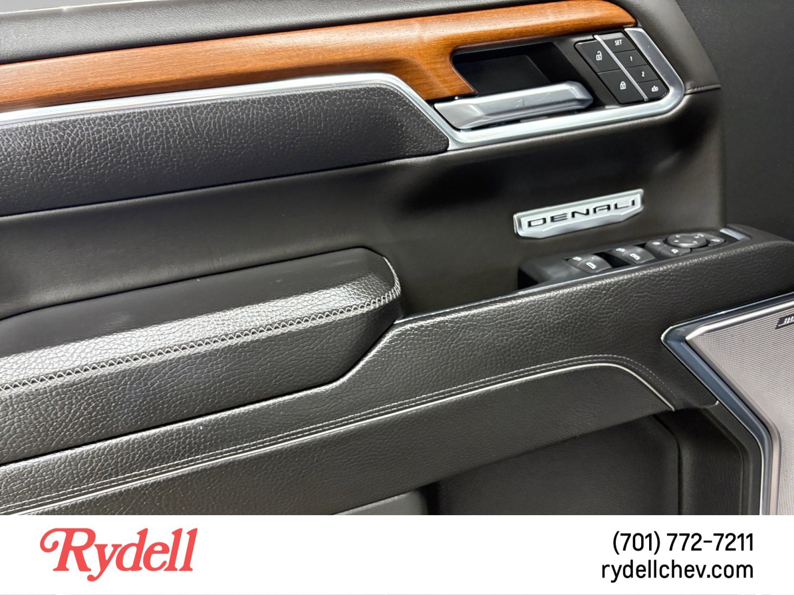 Used 2023 GMC Sierra 1500 Denali w/ Technology Package AWD/4WD image 11
