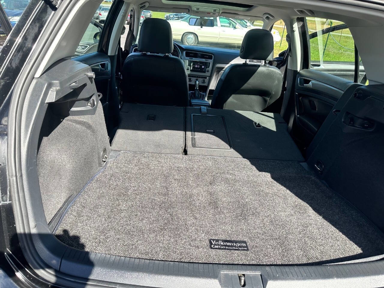 Used 2015 Volkswagen Golf S image 24