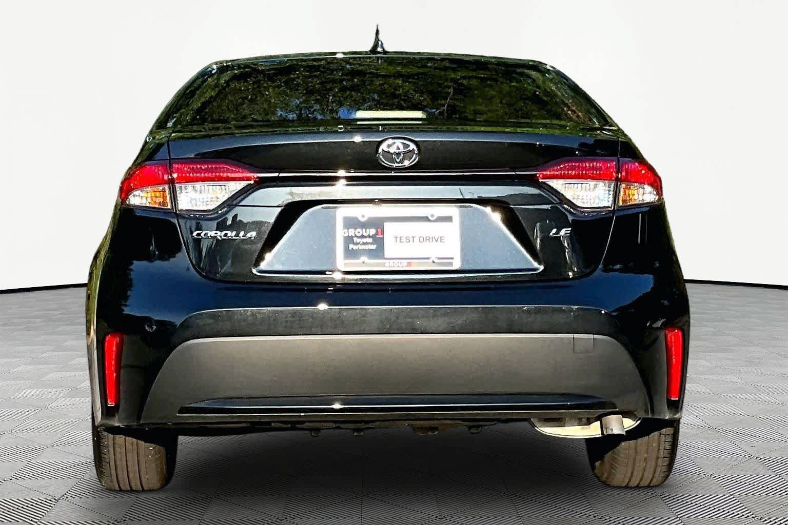 Certified 2022 Toyota Corolla LE FWD image 5