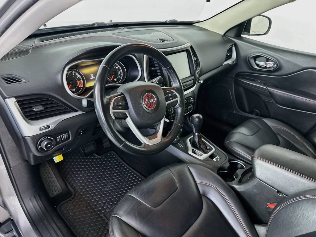 Used 2015 Jeep Cherokee Trailhawk w/ Leather Interior Group AWD/4WD image 29