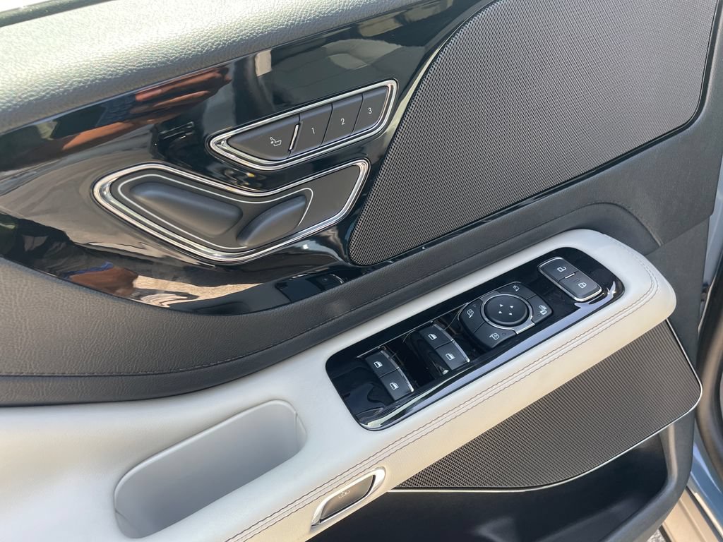 New 2026 Lincoln Aviator AWD image 11