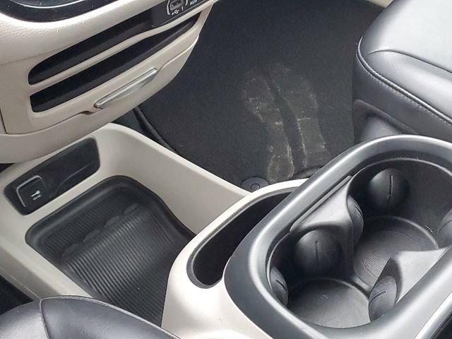 Used 2023 Chrysler Pacifica Touring-L FWD image 20