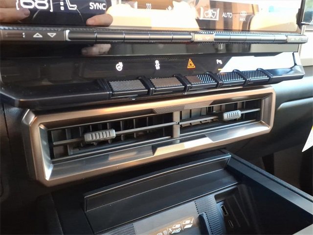 New 2025 GMC Hummer EV 2X image 18