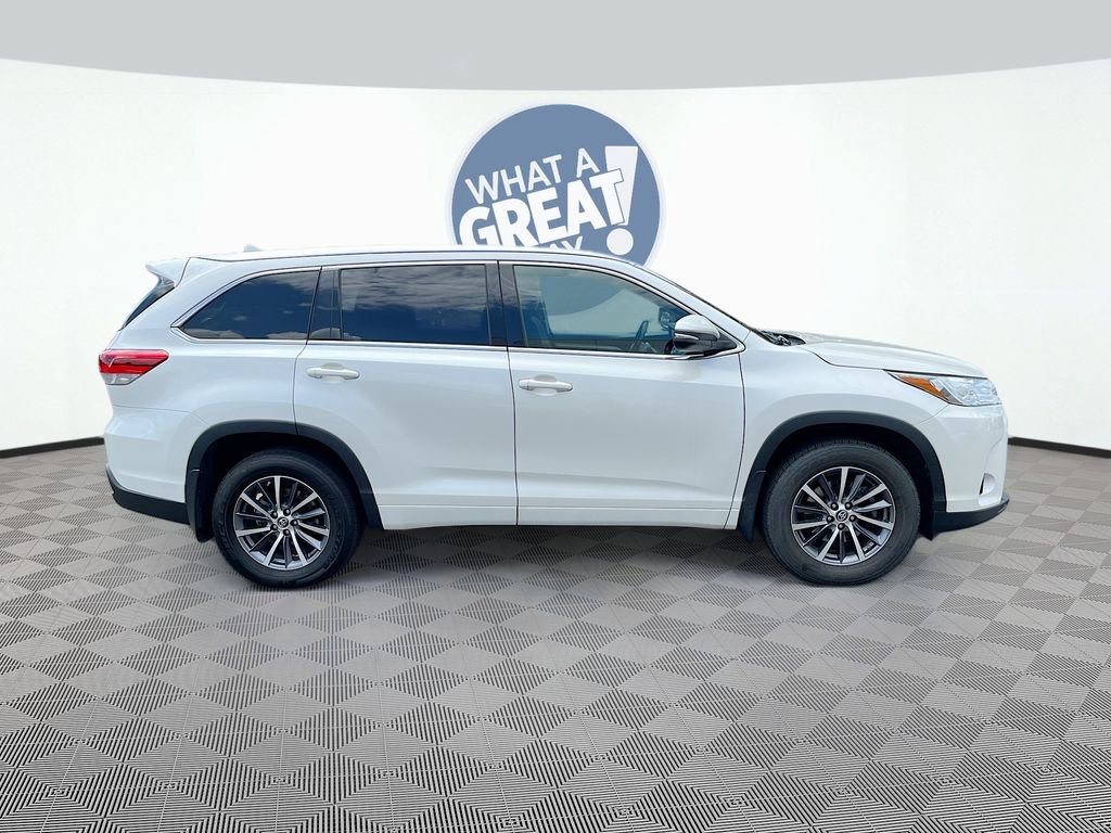Used 2017 Toyota Highlander XLE AWD/4WD image 4