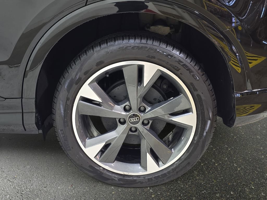 Used 2024 Audi Q4 e-tron Premium w/ Convenience Package image 32