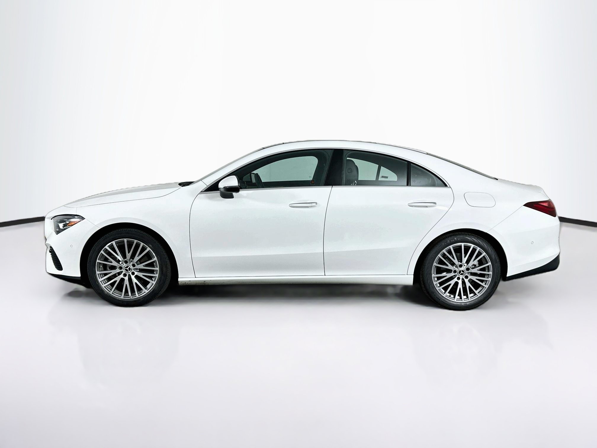 Used 2025 Mercedes-Benz CLA 250 image 4