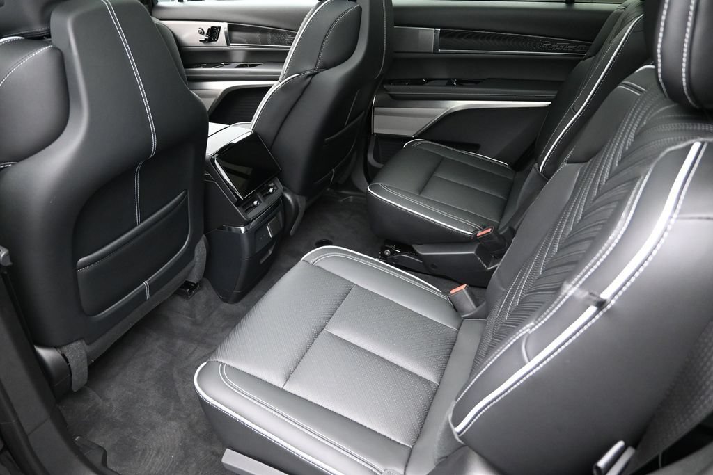 Certified 2026 Cadillac Vistiq Platinum w/ LPO, Floor Liner Package AWD/4WD image 23