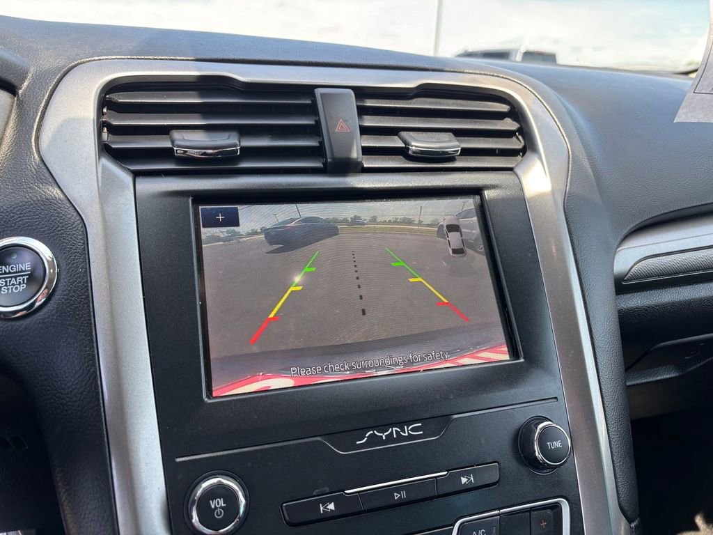 Used 2020 Ford Fusion SE FWD image 21