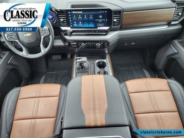Used 2025 Chevrolet Silverado 1500 High Country AWD/4WD image 2