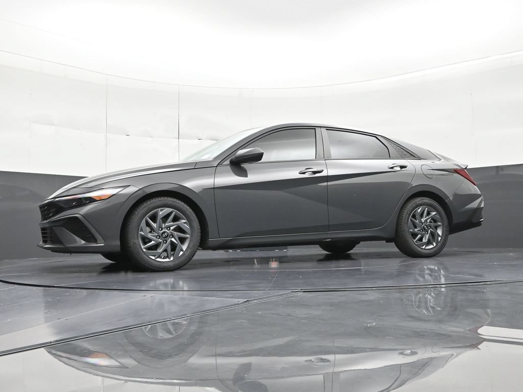 Used 2024 Hyundai Elantra SEL FWD image 23