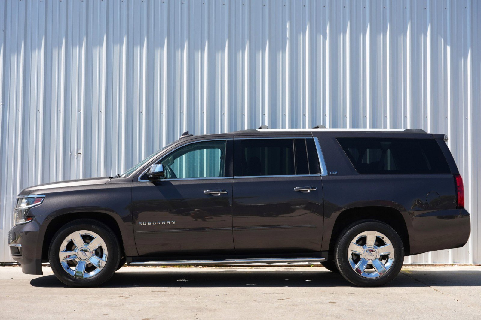 Used 2015 Chevrolet Suburban LTZ RWD image 8