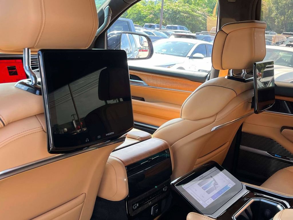 Used 2022 Jeep Grand Wagoneer Series III w/ Rear-Seat Entertainment Group AWD/4WD image 8