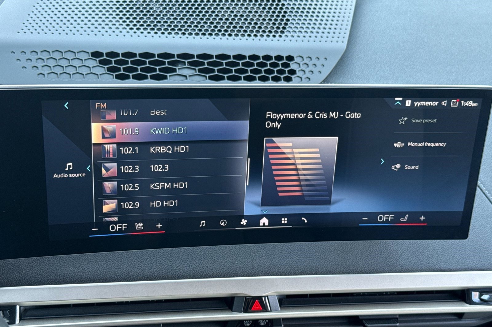 Used 2025 BMW iX xDrive50 w/ Premium Package image 23