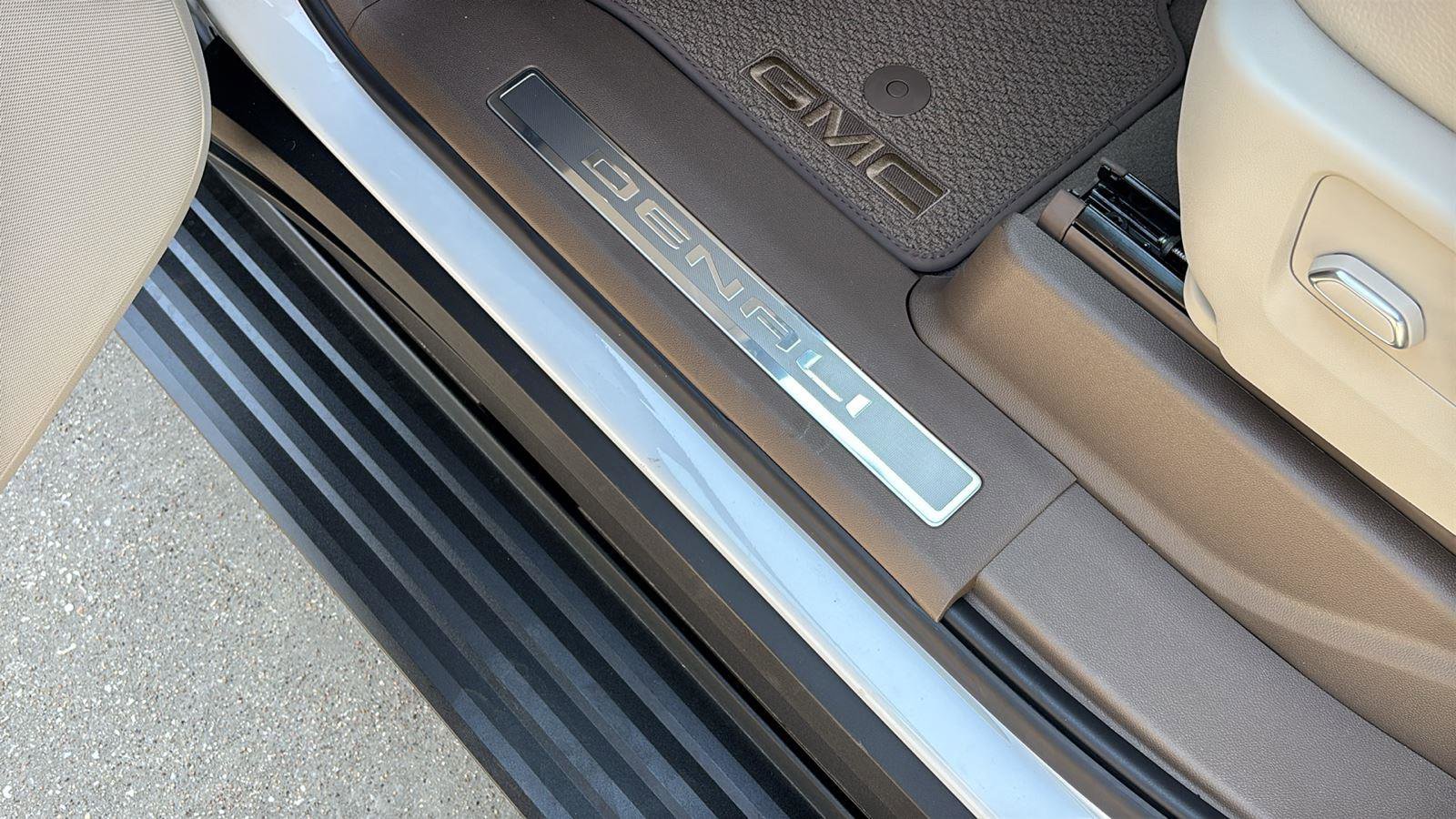 New 2026 GMC Yukon XL Denali w/ Denali Reserve Package image 30