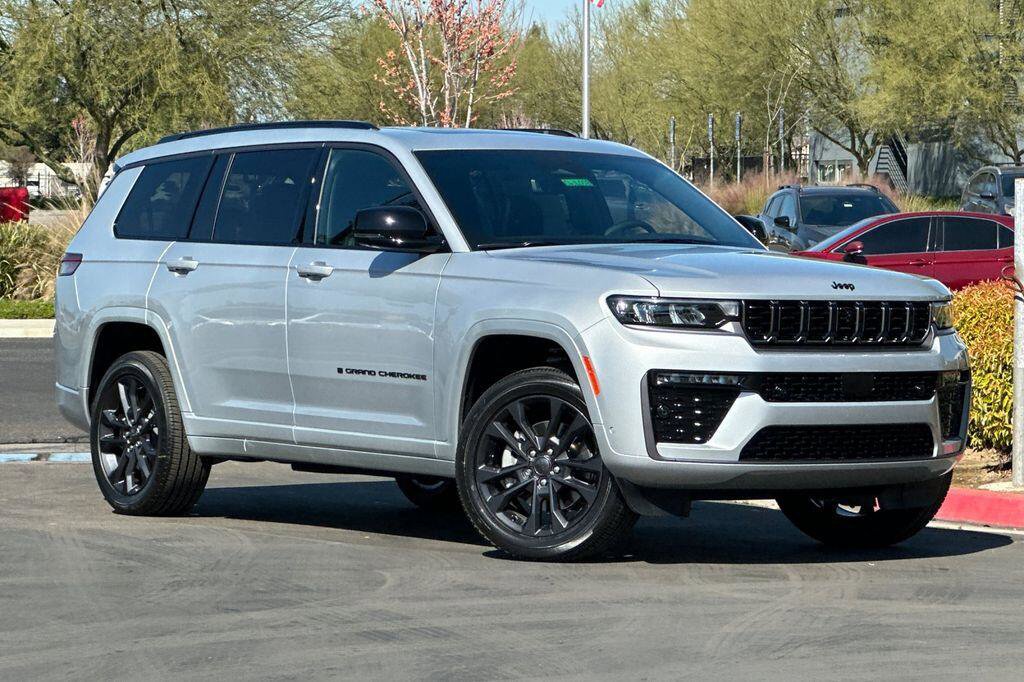 New 2026 Jeep Grand Cherokee L Limited AWD/4WD image 2