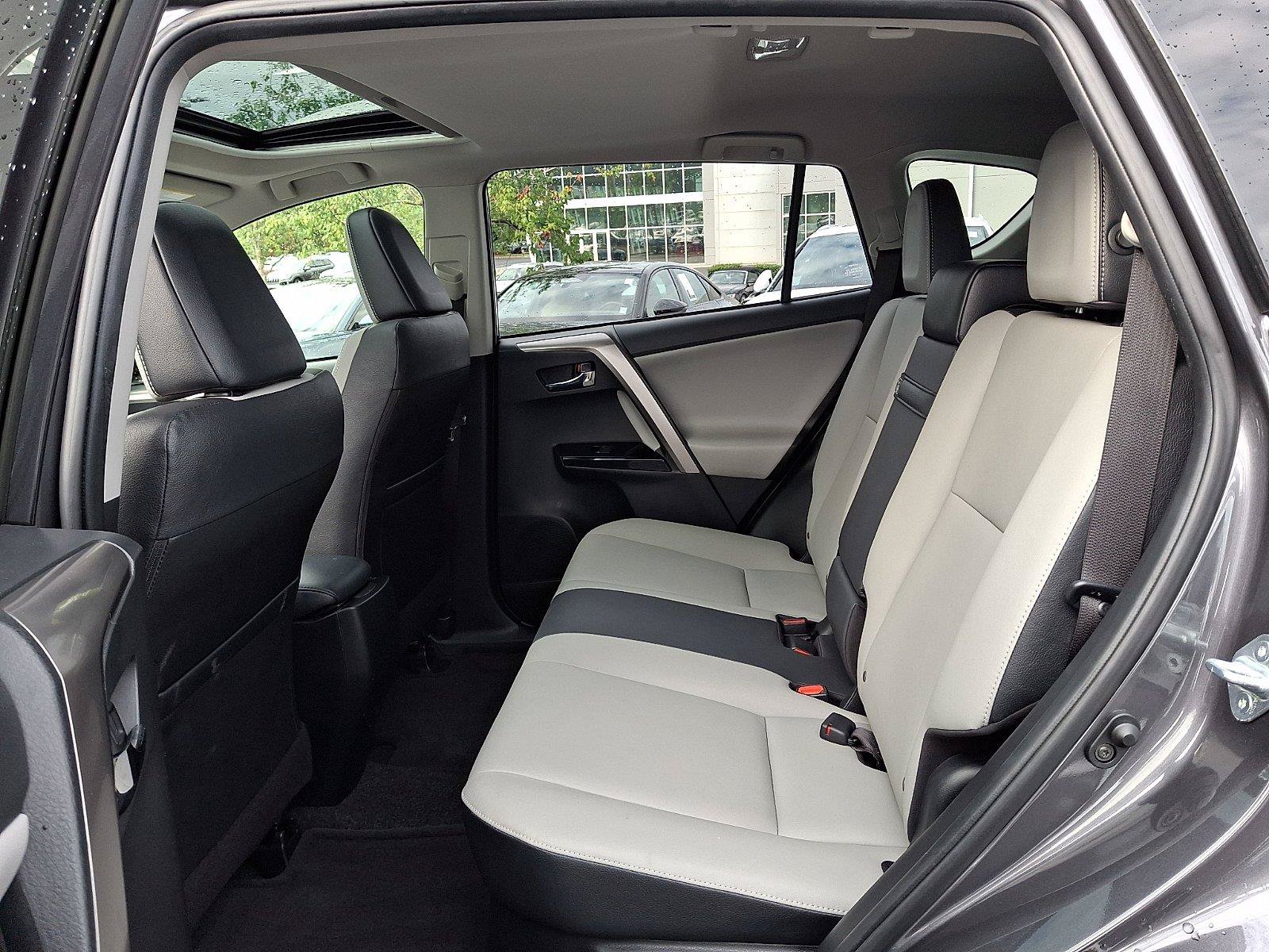 Used 2018 Toyota RAV4 Limited AWD/4WD image 10