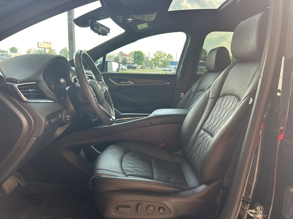 Used 2023 Buick Enclave Avenir w/ Avenir Technology Package image 8