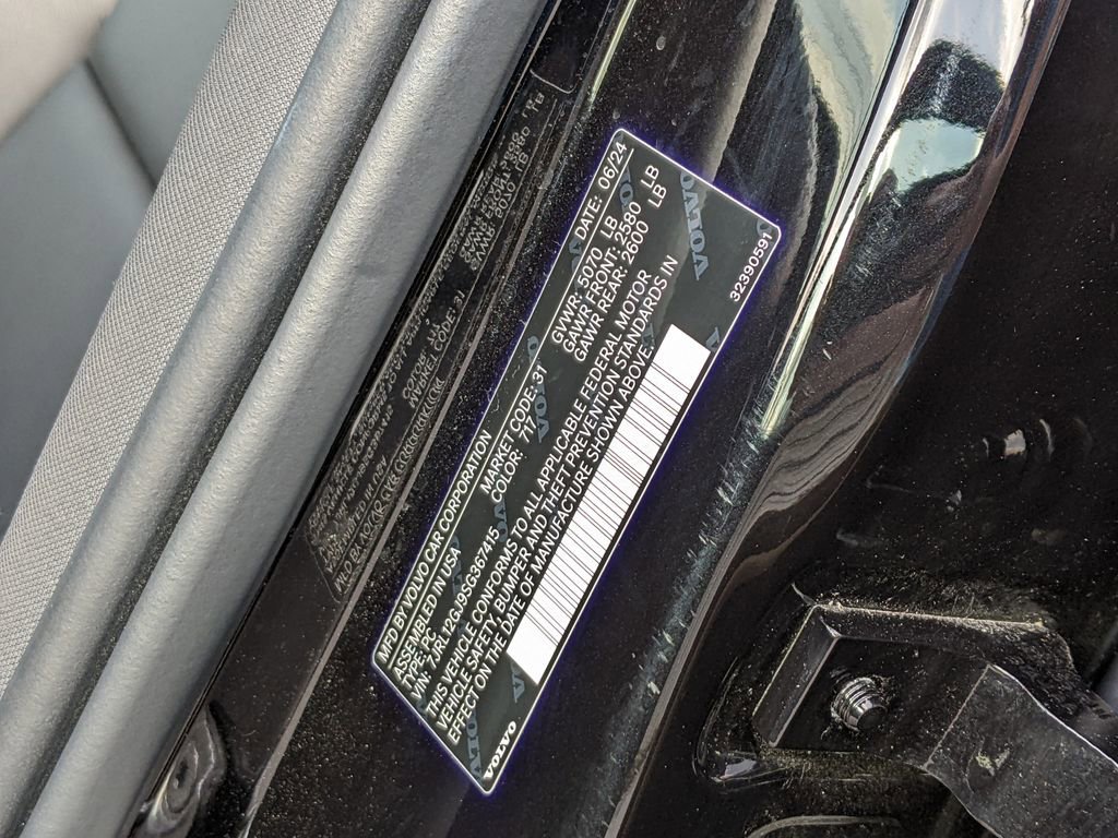 Certified 2025 Volvo S60 B5 Core AWD/4WD image 30