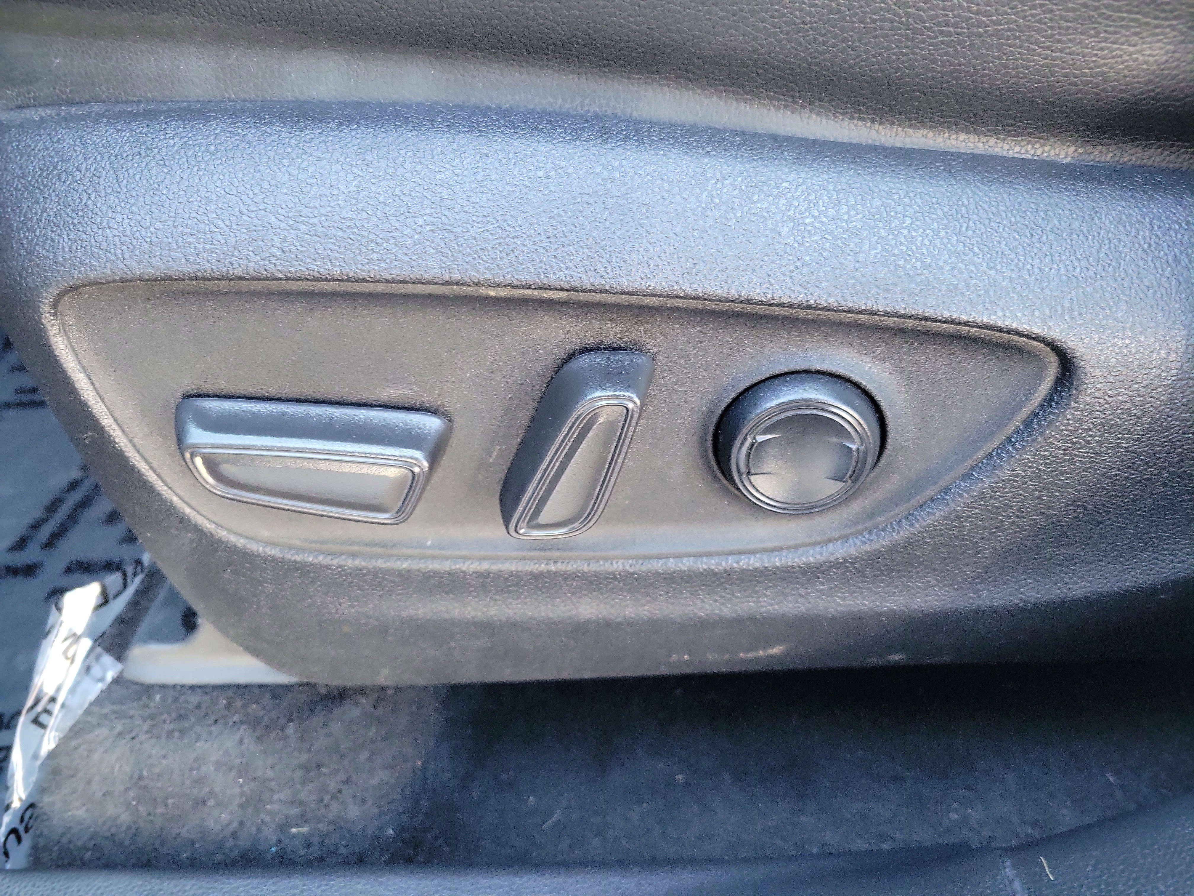 Used 2021 Toyota Highlander XLE image 24