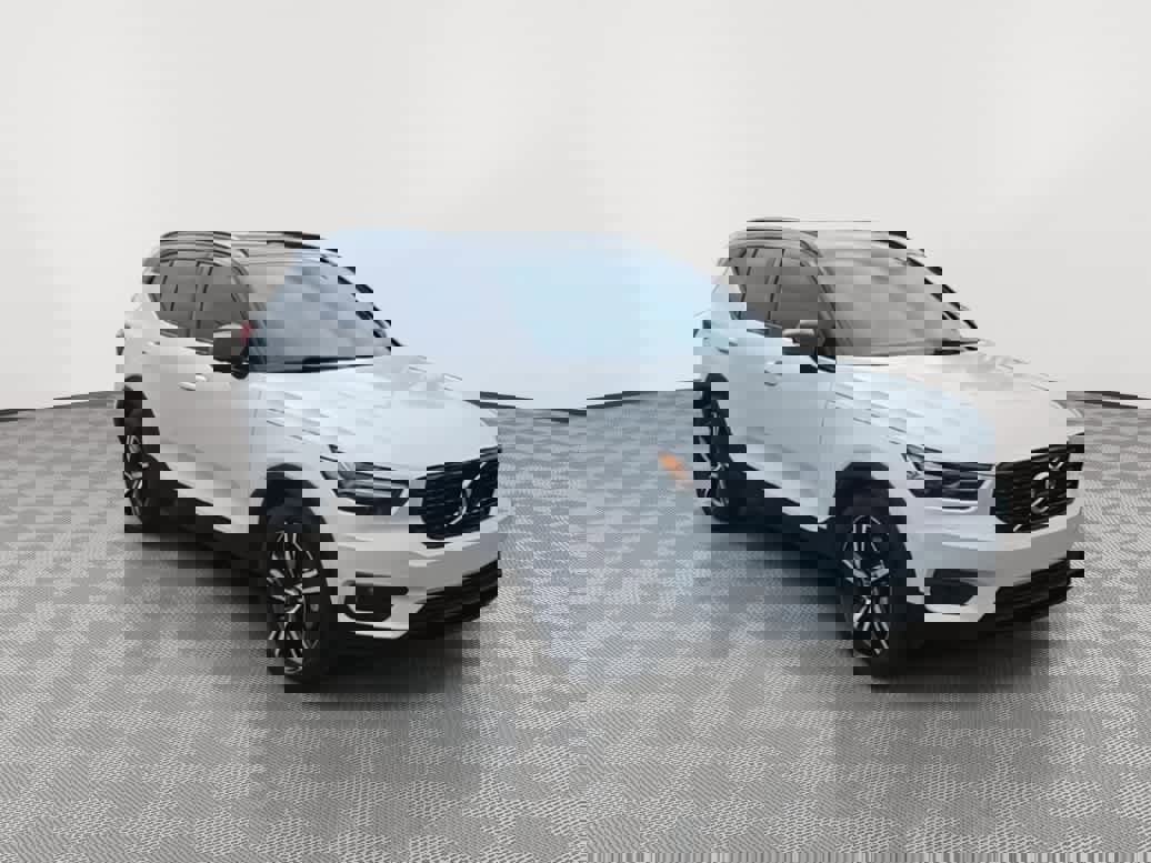 Used 2020 Volvo XC40 T5 R-Design AWD/4WD image 2