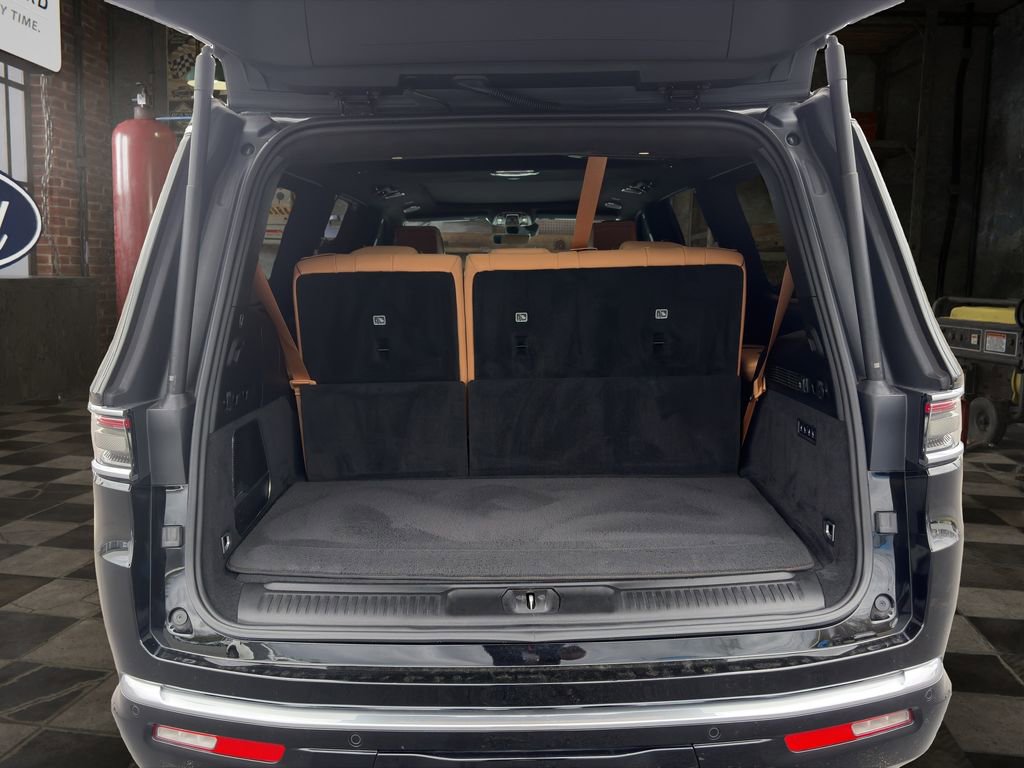 Used 2022 Jeep Grand Wagoneer Series III w/ Rear Seat Video Group 1 image 10